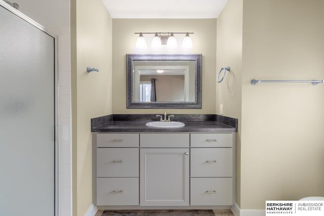 1216 Starview Lane, Lincoln, NE 68512