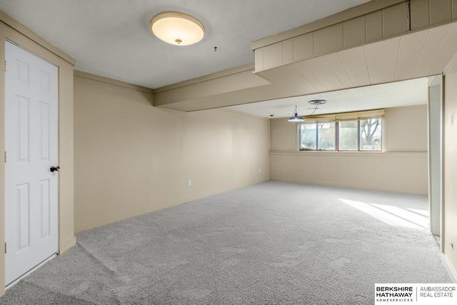 1216 Starview Lane, Lincoln, NE 68512