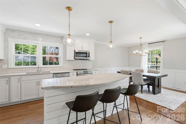 8115 Knollbrook Drive, Charlotte, NC 28270