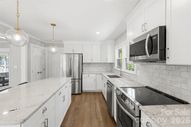 8115 Knollbrook Drive, Charlotte, NC 28270