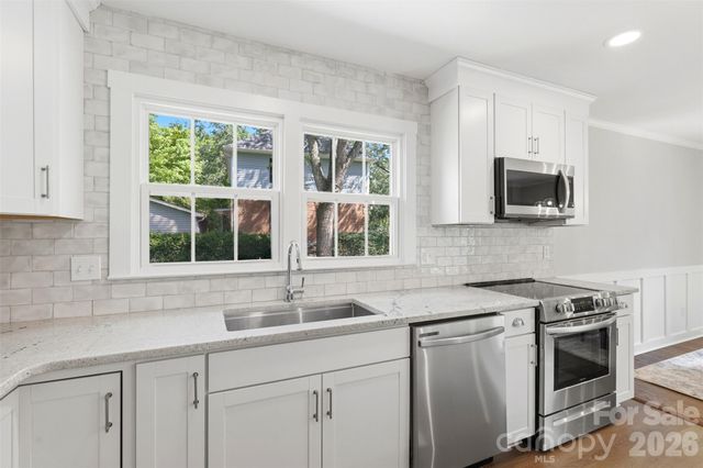 8115 Knollbrook Drive, Charlotte, NC 28270
