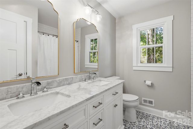 8115 Knollbrook Drive, Charlotte, NC 28270