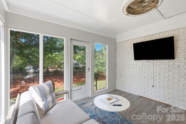 8115 Knollbrook Drive, Charlotte, NC 28270