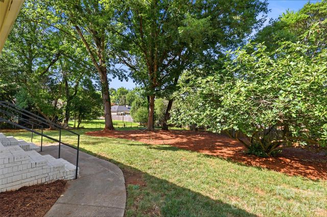 8115 Knollbrook Drive, Charlotte, NC 28270