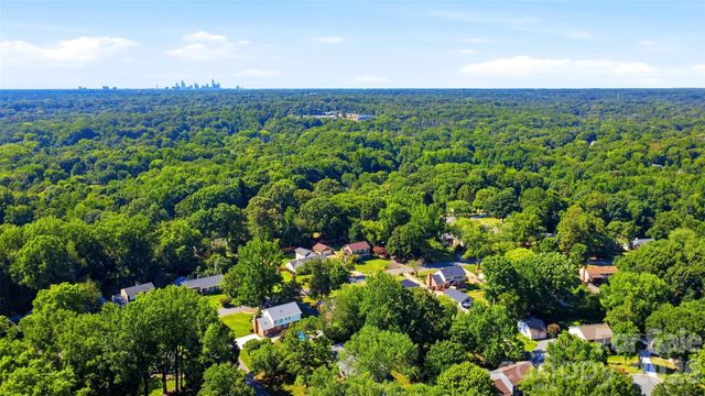 8115 Knollbrook Drive, Charlotte, NC 28270