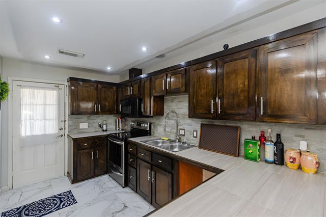 2715 Vienna Place, Pasadena, TX 77502