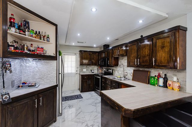 2715 Vienna Place, Pasadena, TX 77502