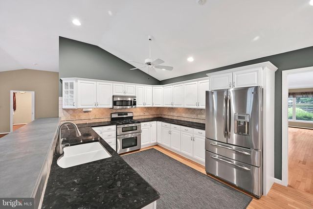 48 KINSEY HILL DR, Birdsboro, PA 19508