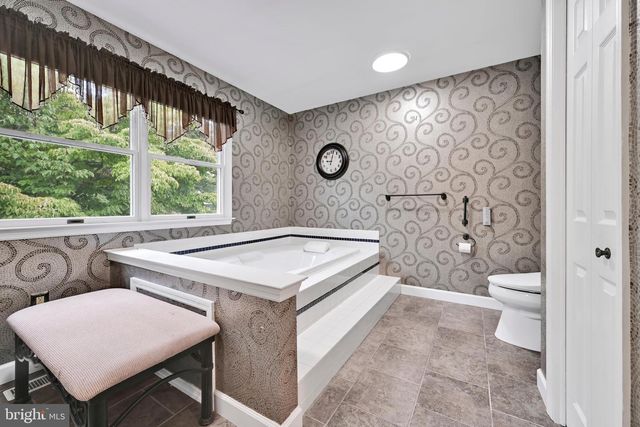 48 KINSEY HILL DR, Birdsboro, PA 19508