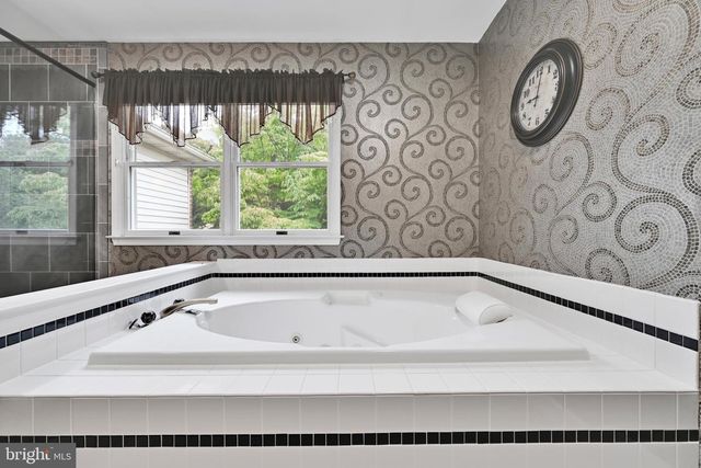 48 KINSEY HILL DR, Birdsboro, PA 19508