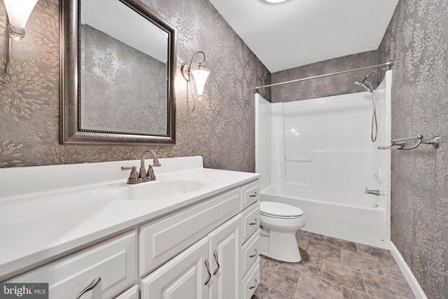 48 KINSEY HILL DR, Birdsboro, PA 19508
