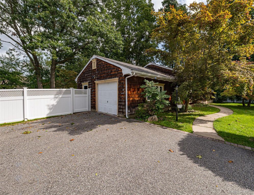 875 Townline Road, Hauppauge, NY 11788 — photo 2