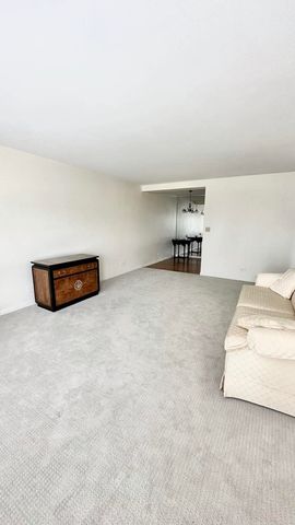 2500 Windsor Mall 2D, Park Ridge, IL 60068