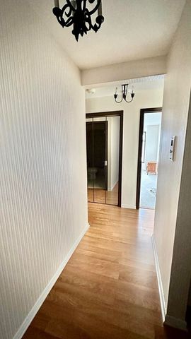 2500 Windsor Mall 2D, Park Ridge, IL 60068