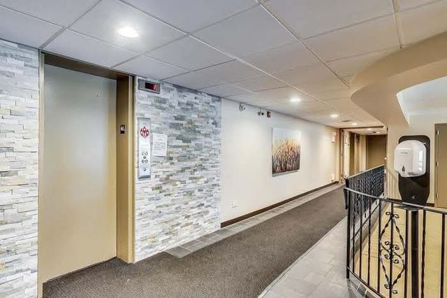 2500 Windsor Mall 2D, Park Ridge, IL 60068