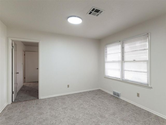 804 E Carroll Lane, Midwest City, OK 73110