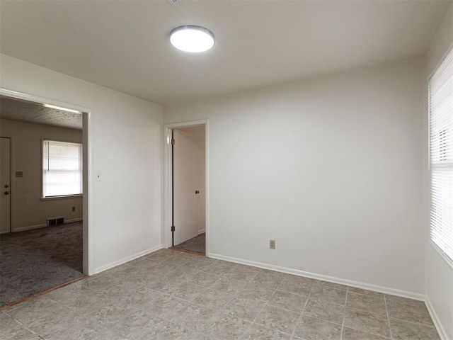 804 E Carroll Lane, Midwest City, OK 73110