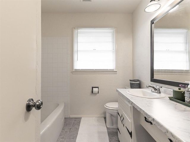 804 E Carroll Lane, Midwest City, OK 73110