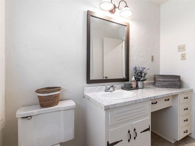 804 E Carroll Lane, Midwest City, OK 73110