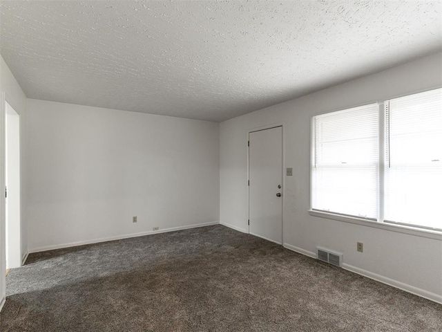 804 E Carroll Lane, Midwest City, OK 73110