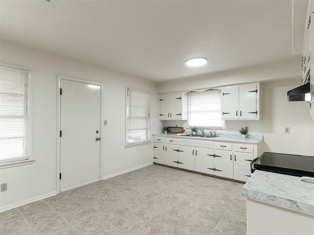 804 E Carroll Lane, Midwest City, OK 73110