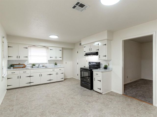 804 E Carroll Lane, Midwest City, OK 73110
