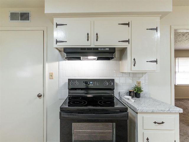 804 E Carroll Lane, Midwest City, OK 73110