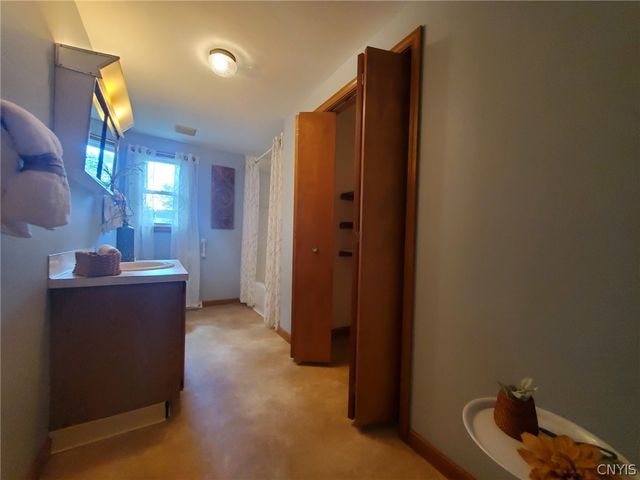 8615 Weaver Road, Cicero, NY 13039
