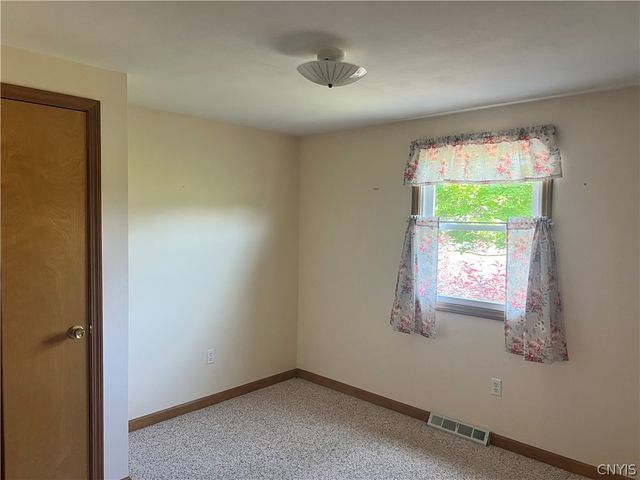 8615 Weaver Road, Cicero, NY 13039