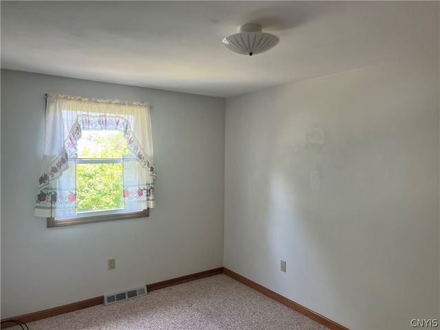 8615 Weaver Road, Cicero, NY 13039