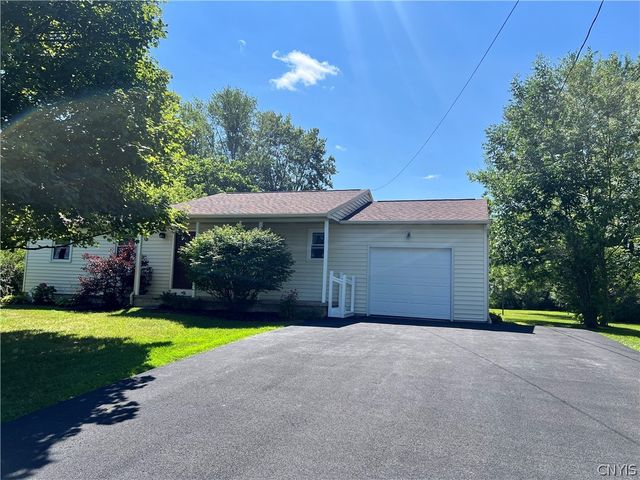 8615 Weaver Road, Cicero, NY 13039