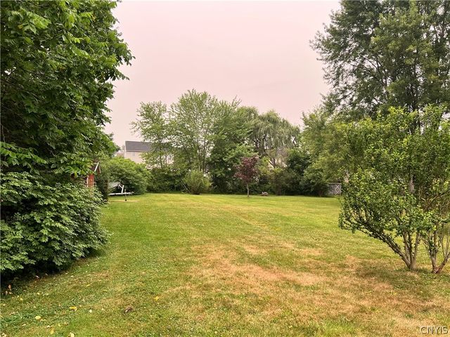 8615 Weaver Road, Cicero, NY 13039