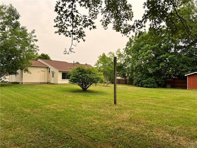 8615 Weaver Road, Cicero, NY 13039