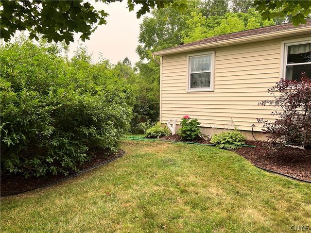 8615 Weaver Road, Cicero, NY 13039