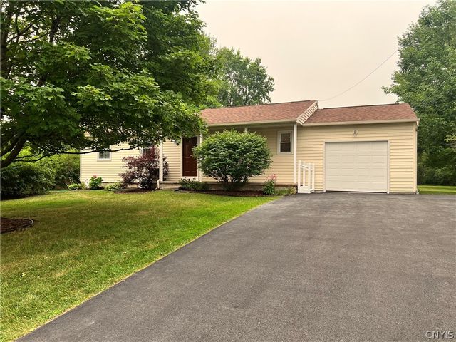 8615 Weaver Road, Cicero, NY 13039