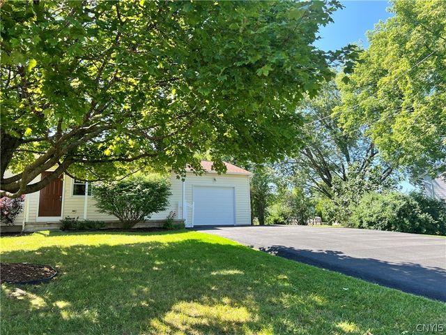 8615 Weaver Road, Cicero, NY 13039
