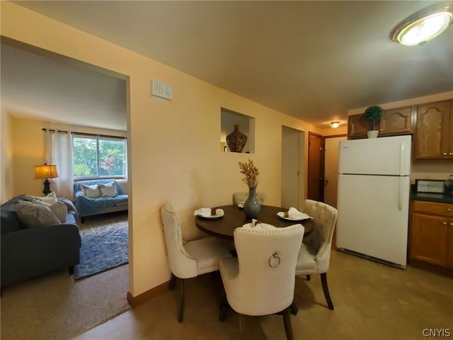 8615 Weaver Road, Cicero, NY 13039