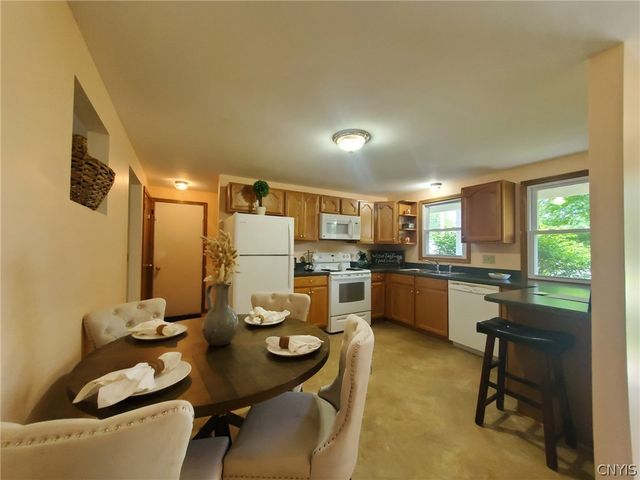 8615 Weaver Road, Cicero, NY 13039