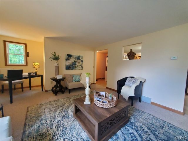 8615 Weaver Road, Cicero, NY 13039