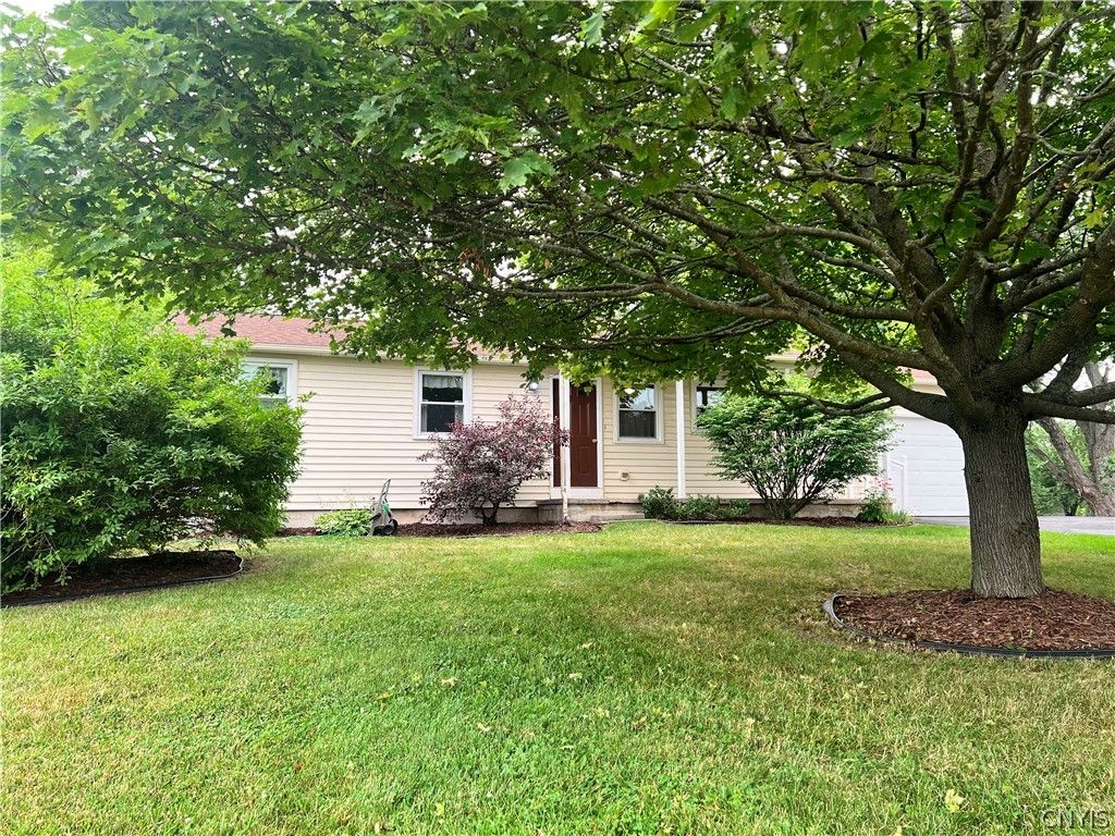 8615 Weaver Road, Cicero, NY 13039
