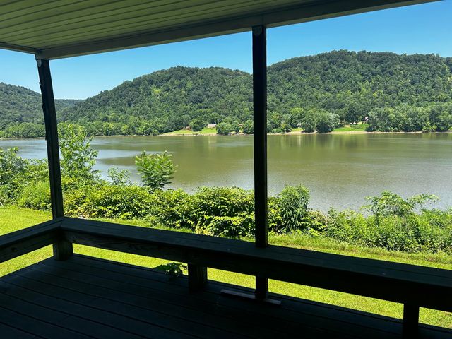 12 River Road, Vanceburg, KY 41179