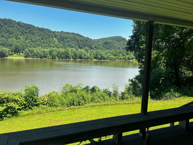 12 River Road, Vanceburg, KY 41179