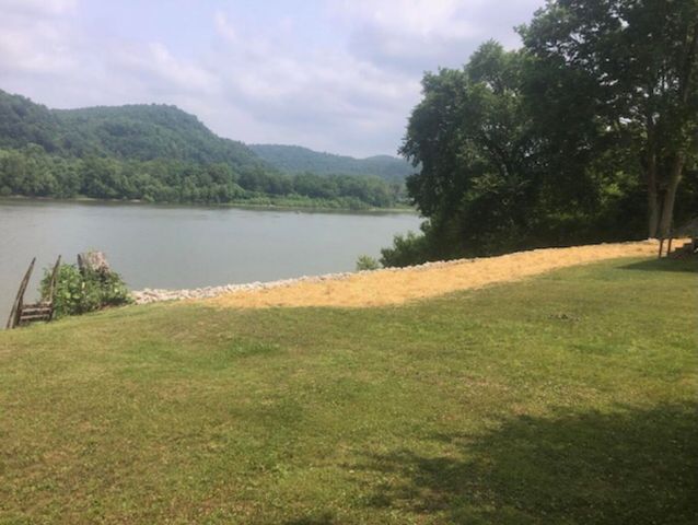 12 River Road, Vanceburg, KY 41179