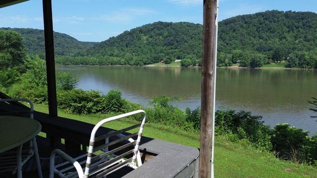 12 River Road, Vanceburg, KY 41179