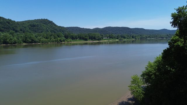 12 River Road, Vanceburg, KY 41179