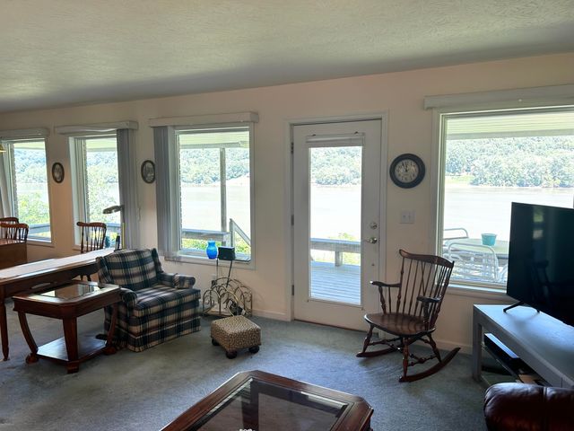 12 River Road, Vanceburg, KY 41179