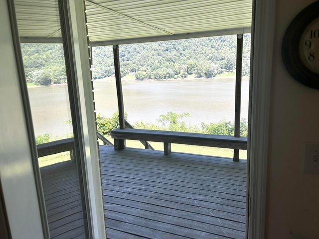 12 River Road, Vanceburg, KY 41179