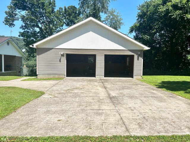 12 River Road, Vanceburg, KY 41179