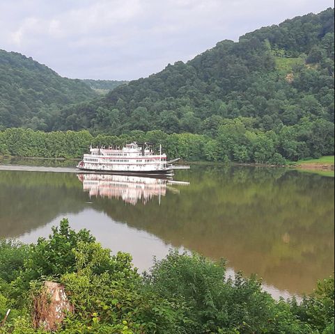 12 River Road, Vanceburg, KY 41179