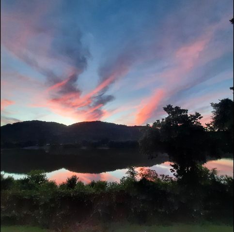 12 River Road, Vanceburg, KY 41179